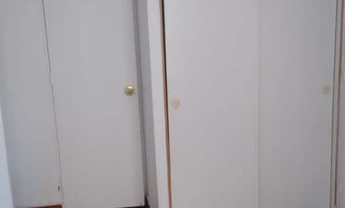 Arriendo depto 1D 1B en Santiago Centro (Huérfanos). Cocina equipada y amoblada. Bajos GGCC.