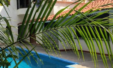 SE VENDE CASA EN: RETORNO DE LAS GARZAS, FRACC. VILLAS LAS GARZAS, ZIHUATANEJO DE AZUETA, GUERRERO.