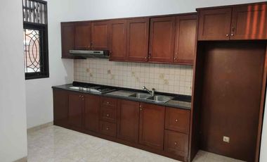 Dijual Rumah Mepet Mall di Taman Villa Baru Bekasi