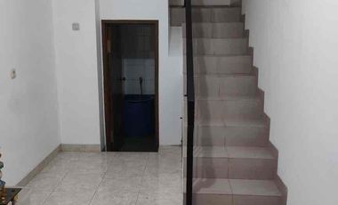 Dijual Rumah Mepet Mall di Taman Villa Baru Bekasi