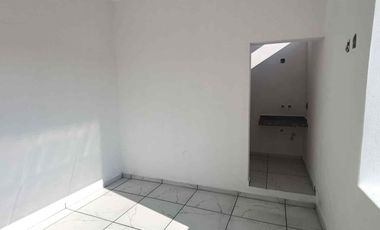 Casa en venta con recámara en planta baja Col 21 de septiembre zona Nte pte cerca del C4 y SEF