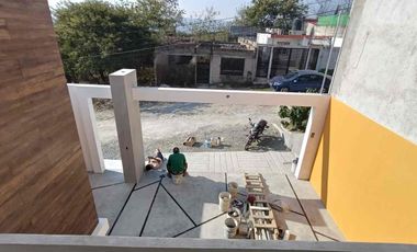 Casa en venta con recámara en planta baja Col 21 de septiembre zona Nte pte cerca del C4 y SEF