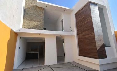 Casa en venta con recámara en planta baja Col 21 de septiembre zona Nte pte cerca del C4 y SEF