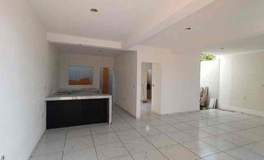 Casa en venta con recámara en planta baja Col 21 de septiembre zona Nte pte cerca del C4 y SEF