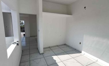 Casa en venta con recámara en planta baja Col 21 de septiembre zona Nte pte cerca del C4 y SEF