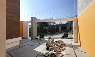 Casa en venta con recámara en planta baja Col 21 de septiembre zona Nte pte cerca del C4 y SEF