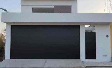 Casa en venta con recámara en planta baja Col 21 de septiembre zona Nte pte cerca del C4 y SEF