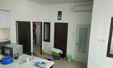 Dijual Cepat Rumah 1,5 Lantai Furnish Siap Huni Harga Murah Dicluster Tamansari Kota Harapan Indah Bekasi