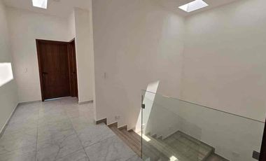 Casa en preventa cerca del Frac las Nubes sobre la calle central zona sur ote de la ciudad