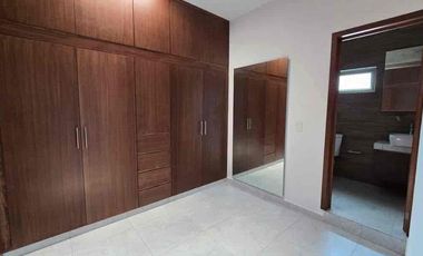 Casa en preventa cerca del Frac las Nubes sobre la calle central zona sur ote de la ciudad