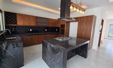 Casa en preventa cerca del Frac las Nubes sobre la calle central zona sur ote de la ciudad