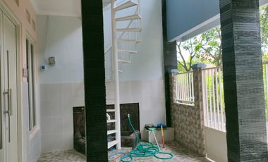 Dijual Banting Harga Rumah 2 Lantai Siap Huni Strategis Lokasi Perum. Taman Sejahtera Wiyung Surabaya