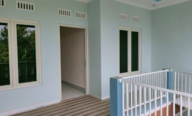 Dijual Banting Harga Rumah 2 Lantai Siap Huni Strategis Lokasi Perum. Taman Sejahtera Wiyung Surabaya