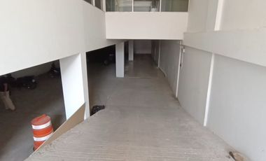Edificio de 8 años en gran ubicación: Hospedaje operativo, local comercial y estacionamiento privado.
