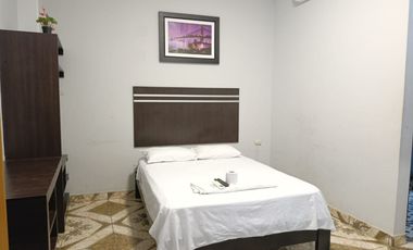 Edificio de 8 años en gran ubicación: Hospedaje operativo, local comercial y estacionamiento privado.