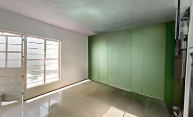 Casa en VENTA una sola planta, a cuadra y media de la carretera a Chapala