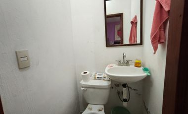 Casa en VENTA una sola planta, a cuadra y media de la carretera a Chapala