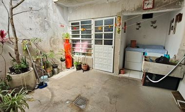 Casa en VENTA una sola planta, a cuadra y media de la carretera a Chapala