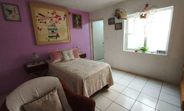 Casa en VENTA una sola planta, a cuadra y media de la carretera a Chapala