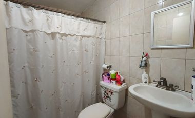 Casa en VENTA una sola planta, a cuadra y media de la carretera a Chapala