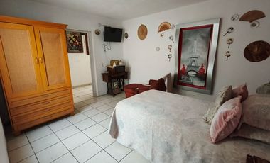 Casa en VENTA una sola planta, a cuadra y media de la carretera a Chapala