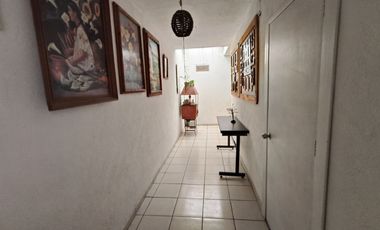 Casa en VENTA una sola planta, a cuadra y media de la carretera a Chapala