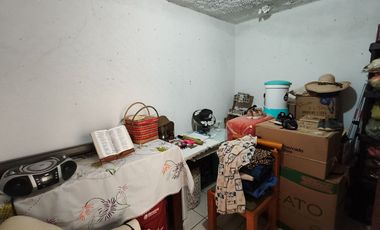 Casa en VENTA una sola planta, a cuadra y media de la carretera a Chapala