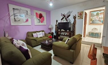 Casa en VENTA una sola planta, a cuadra y media de la carretera a Chapala