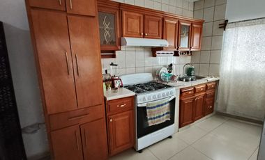 Casa en VENTA una sola planta, a cuadra y media de la carretera a Chapala