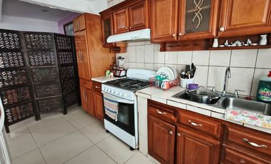 Casa en VENTA una sola planta, a cuadra y media de la carretera a Chapala