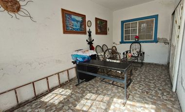 Casa en VENTA una sola planta, a cuadra y media de la carretera a Chapala
