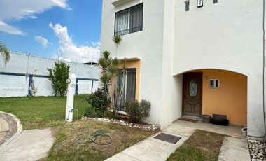 RENTA CASA AMUEBLADA EN CAMPO REAL