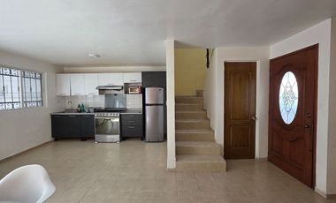 RENTA CASA AMUEBLADA EN CAMPO REAL