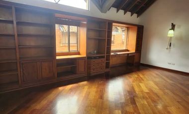 🏡 Espectacular Casa en Chía - Santa Cecilia (260m²)  Cuerpo del aviso: ¡Vive con la amplitud y comodidad que tu familia merece! Rentamos hermosa casa