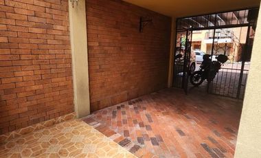 🏡 Espectacular Casa en Chía - Santa Cecilia (260m²)  Cuerpo del aviso: ¡Vive con la amplitud y comodidad que tu familia merece! Rentamos hermosa casa