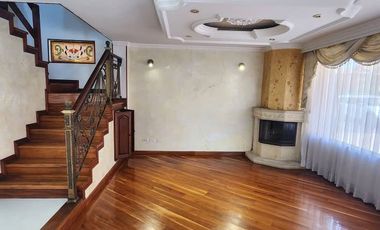 🏡 Espectacular Casa en Chía - Santa Cecilia (260m²)  Cuerpo del aviso: ¡Vive con la amplitud y comodidad que tu familia merece! Rentamos hermosa casa