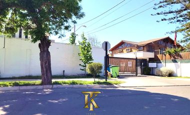 cercano Avenida y supermercado.