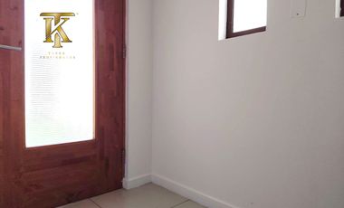 cercano Avenida y supermercado.