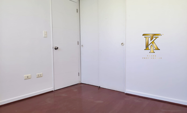 cercano Avenida y supermercado.