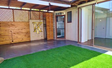 cercano Avenida y supermercado.