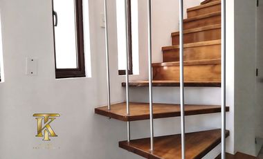 cercano Avenida y supermercado.