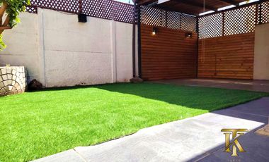 cercano Avenida y supermercado.