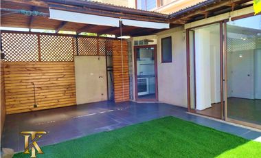 cercano Avenida y supermercado.