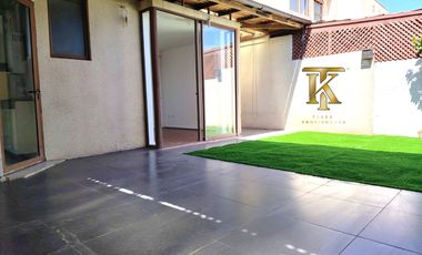 cercano Avenida y supermercado.