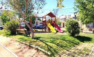 cercano Avenida y supermercado.