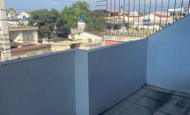 EN VENTA CASA DE 3 PLANTAS MACHALA