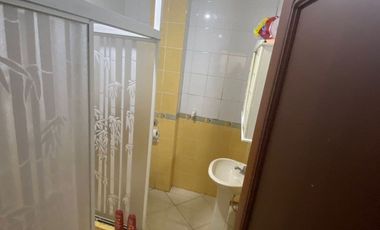 EN VENTA CASA DE 3 PLANTAS MACHALA