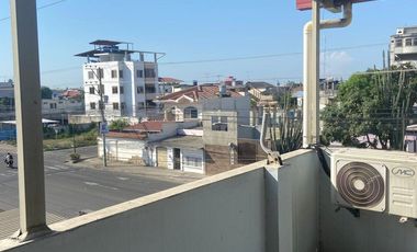 EN VENTA CASA DE 3 PLANTAS MACHALA