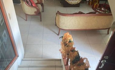 EN VENTA CASA DE 3 PLANTAS MACHALA