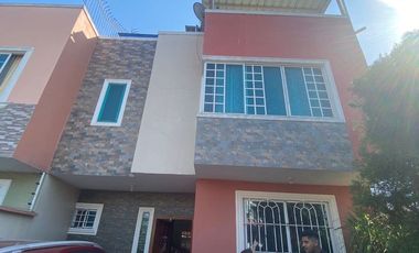 EN VENTA CASA DE 3 PLANTAS MACHALA